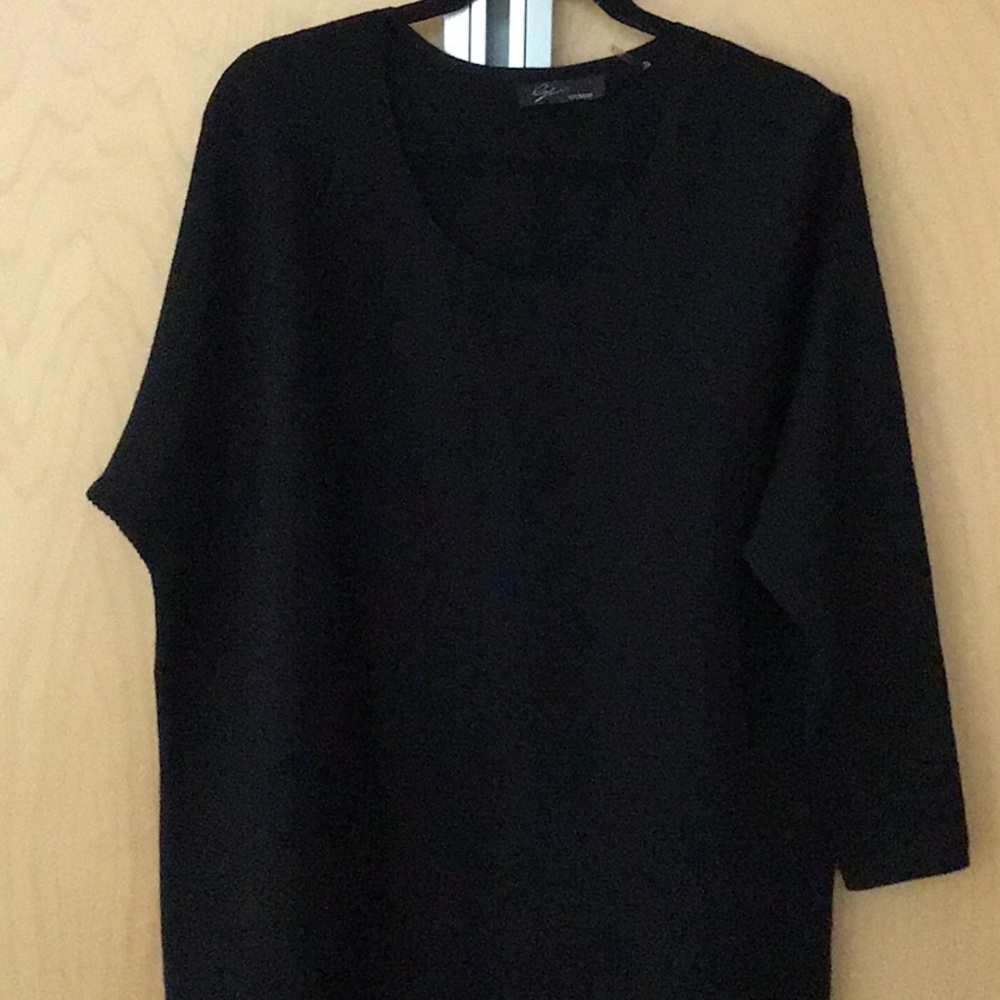 ♦️Longer length black 1X sweater♦️